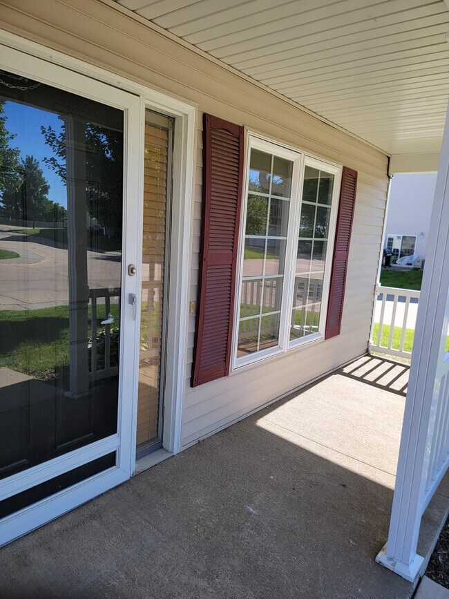 Foto del edificio - 2900 SE Glenstone Dr