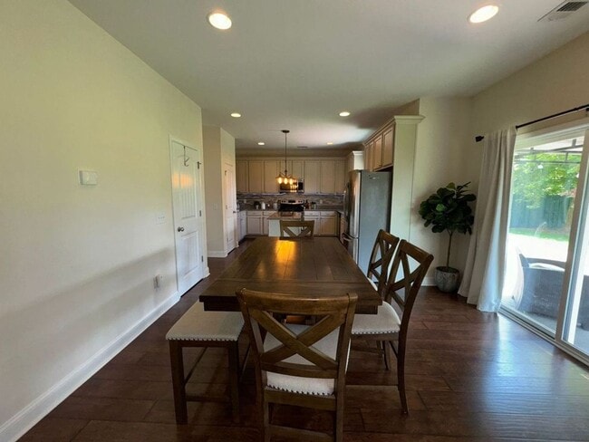 Building Photo - 4 Bedroom 3 Bath located in Creekside!! Available Now!!