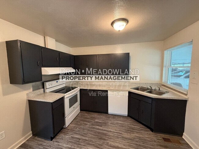 Foto del edificio - 3813 Woodlake Dr