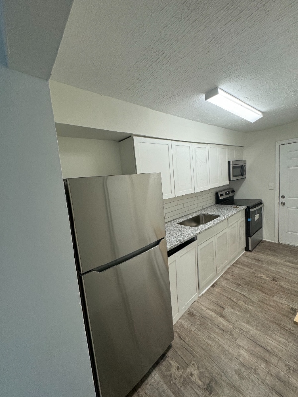 Building Photo - 2220 Ticknor Dr