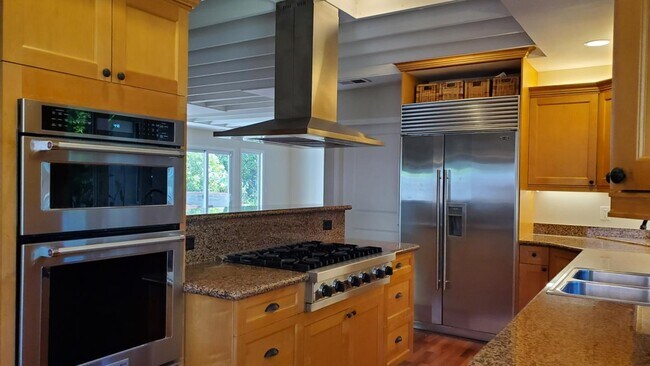 Building Photo - 549 Hilbar Ln