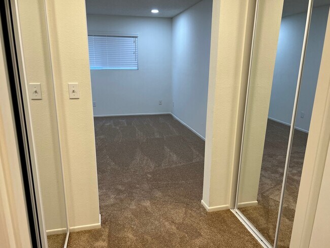 2 bd 2 bath - closets bedroom - 10828 Palms Blvd
