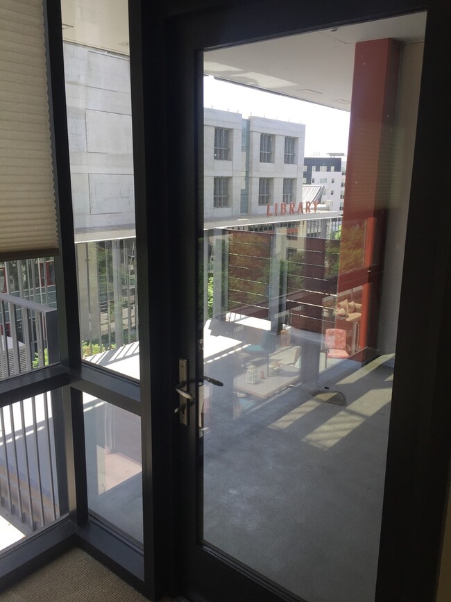 Building Photo - East Village unfurnished 1 bed/1 bath cond...