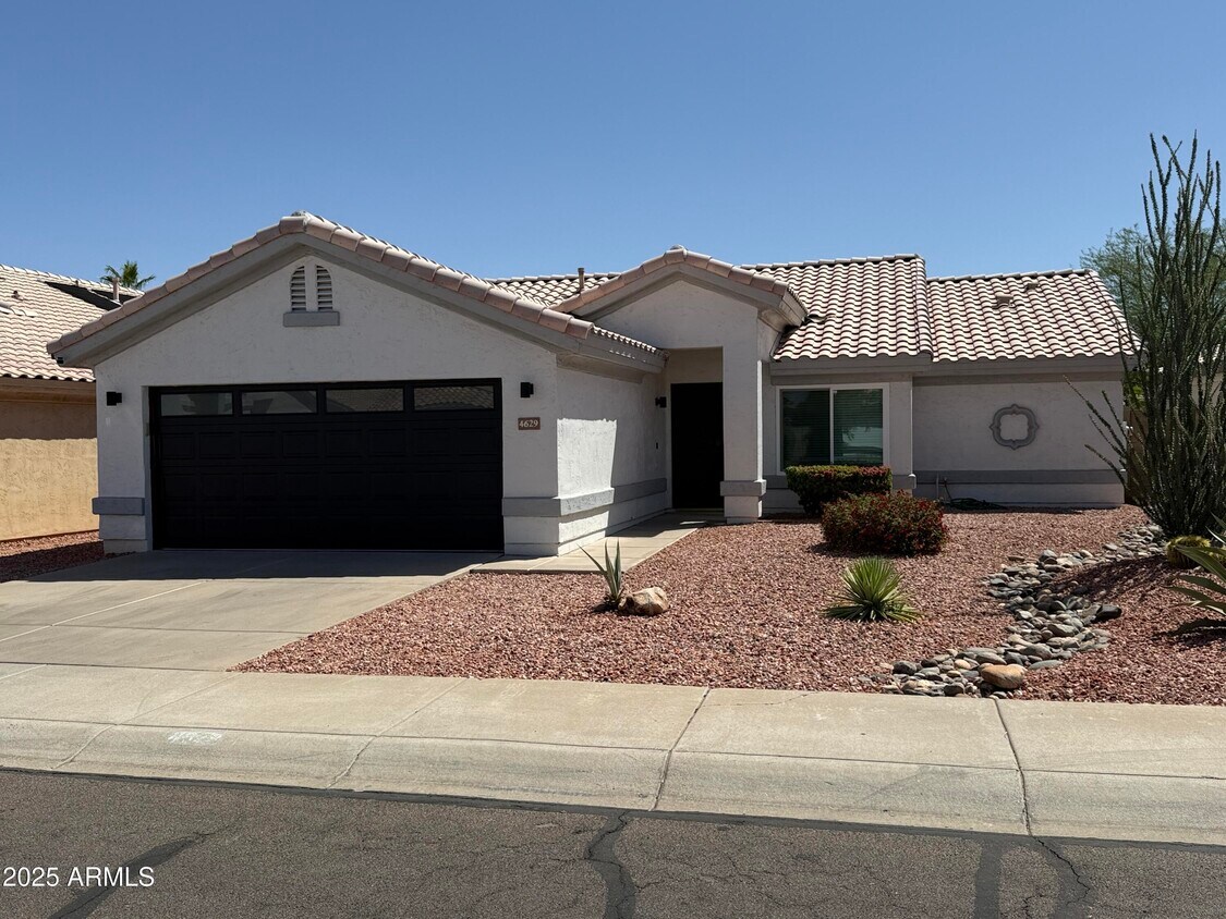 Foto principal - 4629 E Lavender Ln