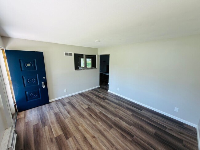 Foto del edificio - Move-In Ready 3BR/2BA Home with 2-Car Garage in St. Charles