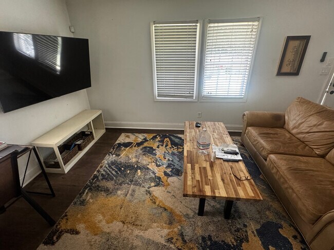 Foto del edificio - Room in Duplex on Polar Rock Pl SW