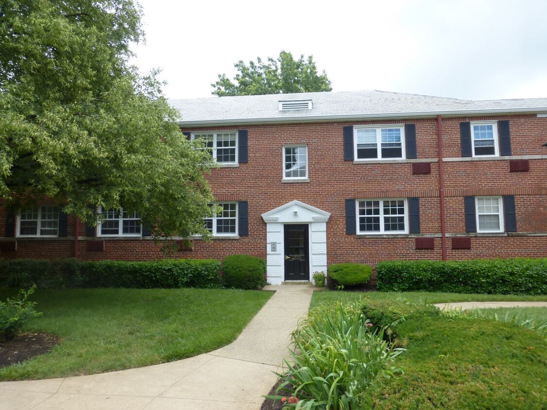 Top Floor 2BR, 1BA Garden Condo Near Ballston Metro - Top Floor 2BR, 1BA Garden Condo Near Ballston Metro