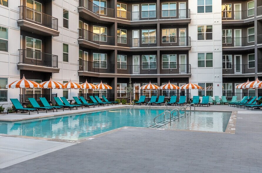 Broadstone Berry Hill - 2500 Bransford Ave Nashville, TN 37204