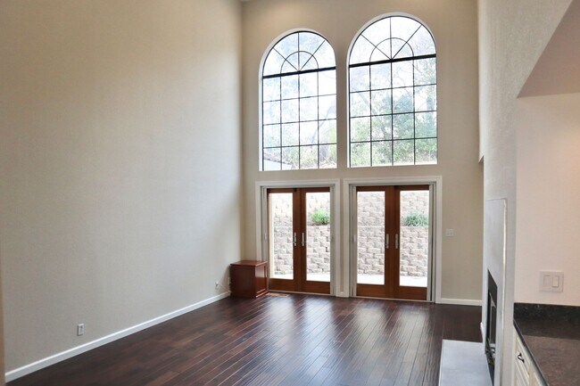 Foto del edificio - Luxury home with turf baseball/softball ba...