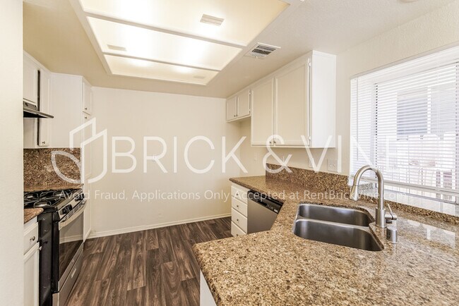 Foto del edificio - 1122 Caitlin Avenue