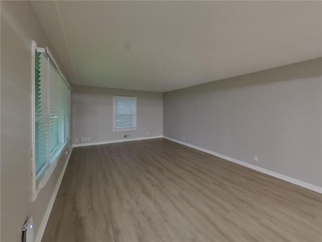 Building Photo - 408 Riverview Dr