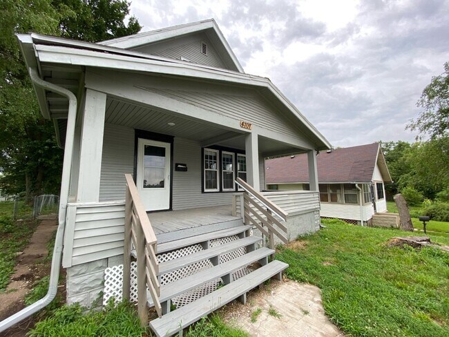 Photo - Fully Remodeled 2 Bed 1 Bath!! House