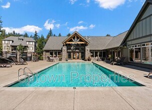 Building Photo - 965 NE Wheelock Pl