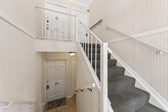 Foto del edificio - 4315 Plaza Gate Ln S