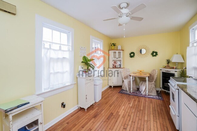 Foto del edificio - 1 bed / 1 bath ~ Fully Furnished