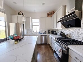 Building Photo - 939 Queen Annes Rd