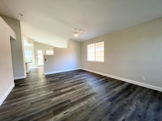 Foto del edificio - 1249 Bernardo Ave