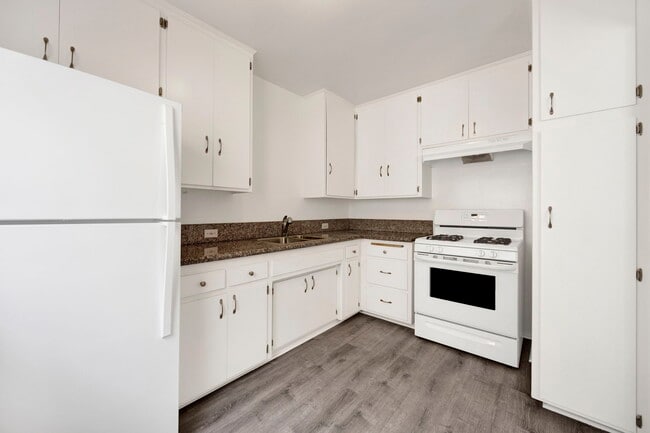 Kitchen - 2013-2015 S Corning St