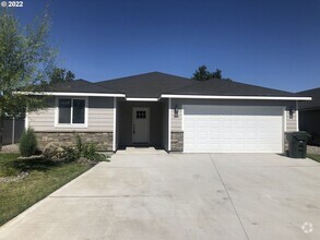 Building Photo - 302 Riverwood Ct