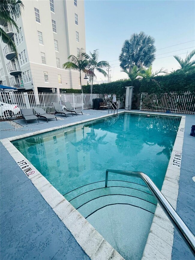 Building Photo - 1791 NE Miami Gardens Dr