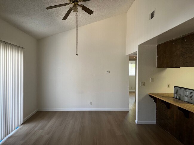 Building Photo - 2 Bedroom 1 Bath, 950 sqft. Rancho Cordova...