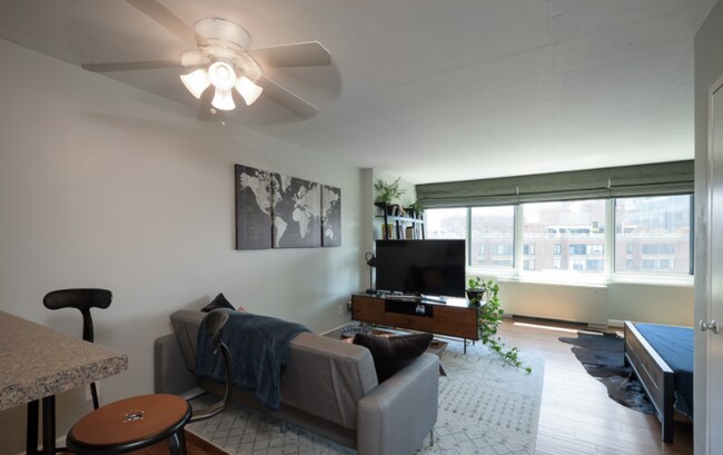 Foto del edificio - 1330 New Hampshire Ave NW