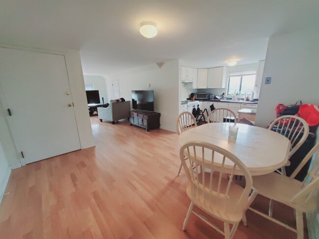 Foto del edificio - 22 Cove Rd