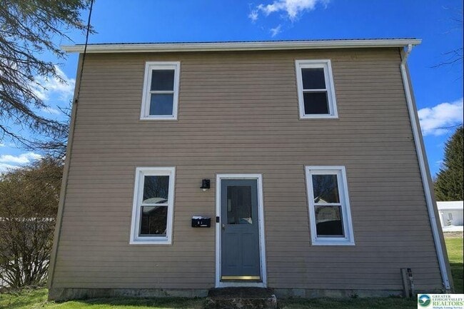 Building Photo - 221 Oak St