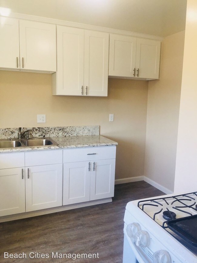 Building Photo - 2 br, 1 bath Apartment - 2245 Granada Ave