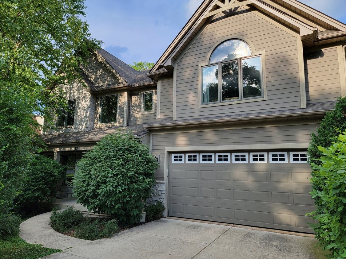 33 Cumnor Rd, Westmont, IL 60559 House for Rent in Westmont, IL