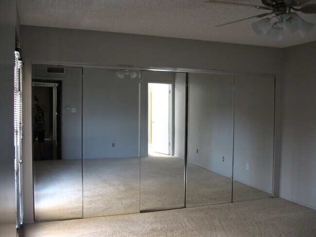 Foto del edificio - 545 W 37th Pl
