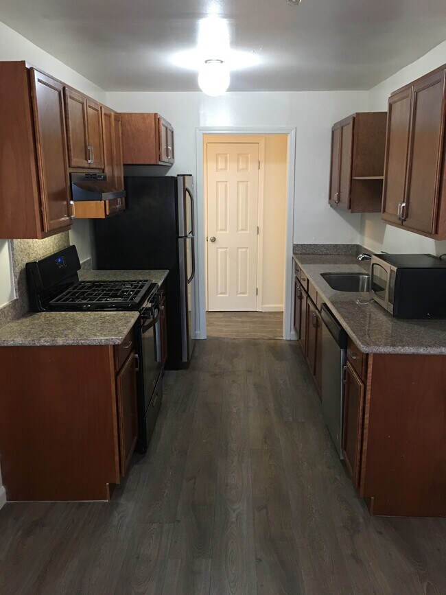 Kitchen - 2865 Alma St