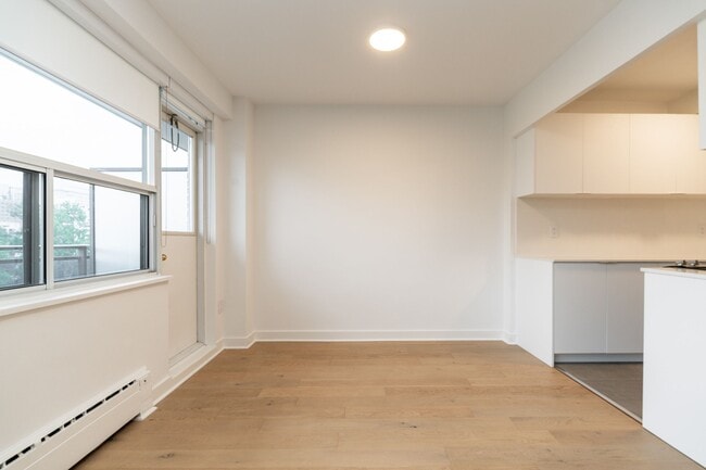 Building Photo - 5 Mallory Gardens