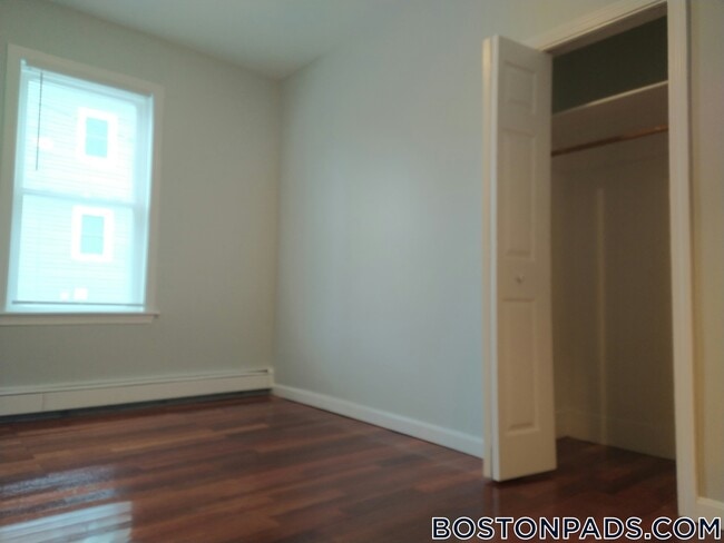 Building Photo - 108 Boston St