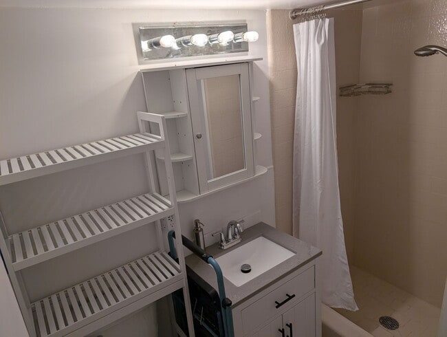 Photo - Ainahau Gardens - Fully Furnished Studio House