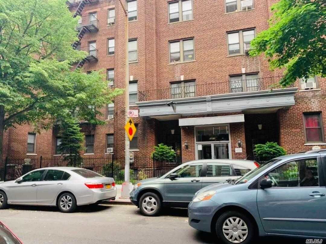 Primary Photo - 88-12 Elmhurst Ave