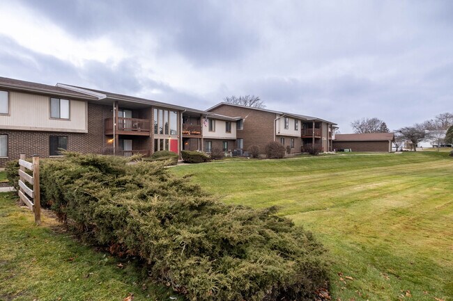 Building Photo - 800 Brook Dr