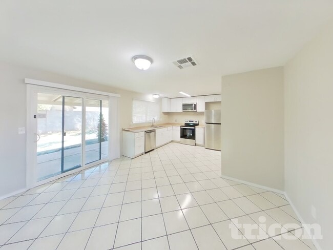 Foto del edificio - 3644 N 89th Ave