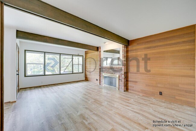 Foto del edificio - 4110 44th Ave SW