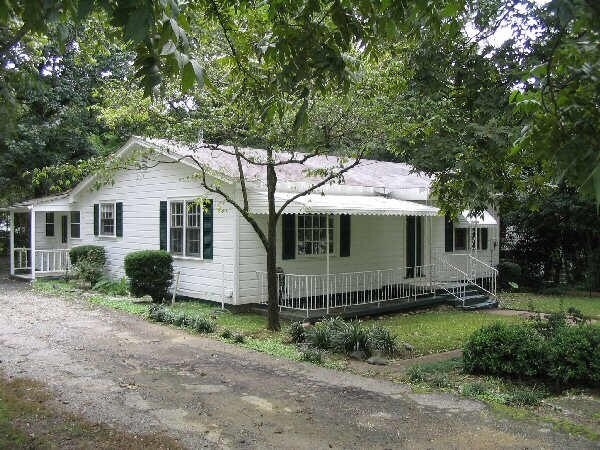 Primary Photo - 732 Taylor Dr SE