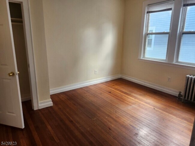 Foto del edificio - 313 Leslie St