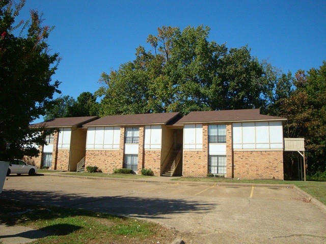 Primary Photo - 615-637 Champion Pl