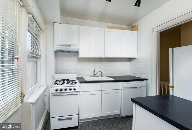 Foto del edificio - 343 W Lancaster Ave