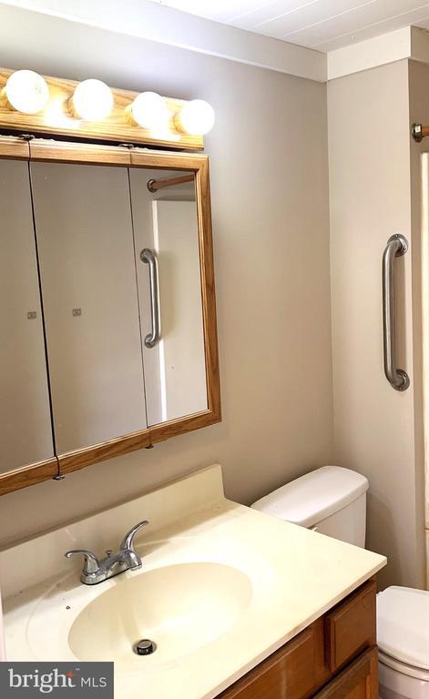 Foto del edificio - 90 Charles Way