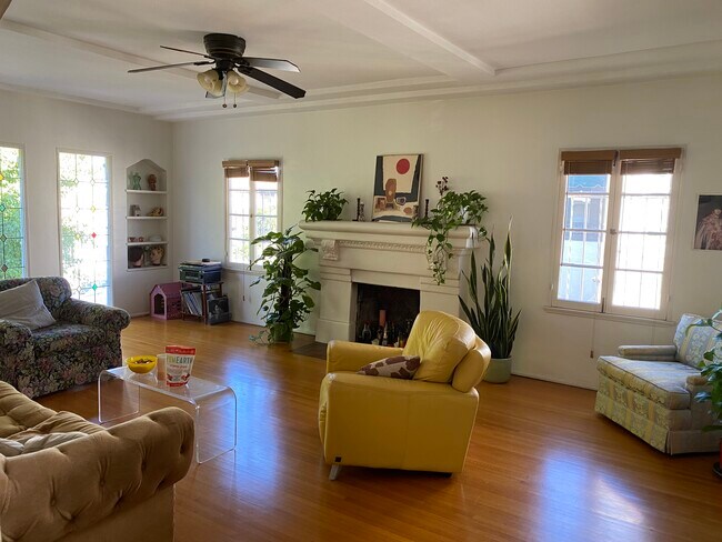 Foto del edificio - 8350 Blackburn Ave