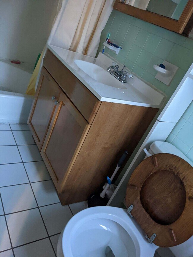 Building Photo - 158 Main St