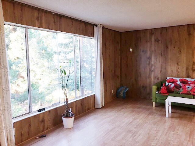 Living room with great view - 340 Auburn Way