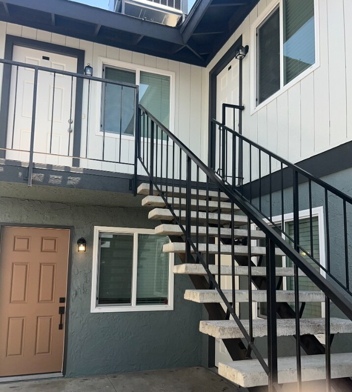 Primary Photo - 205 N Mariposa St