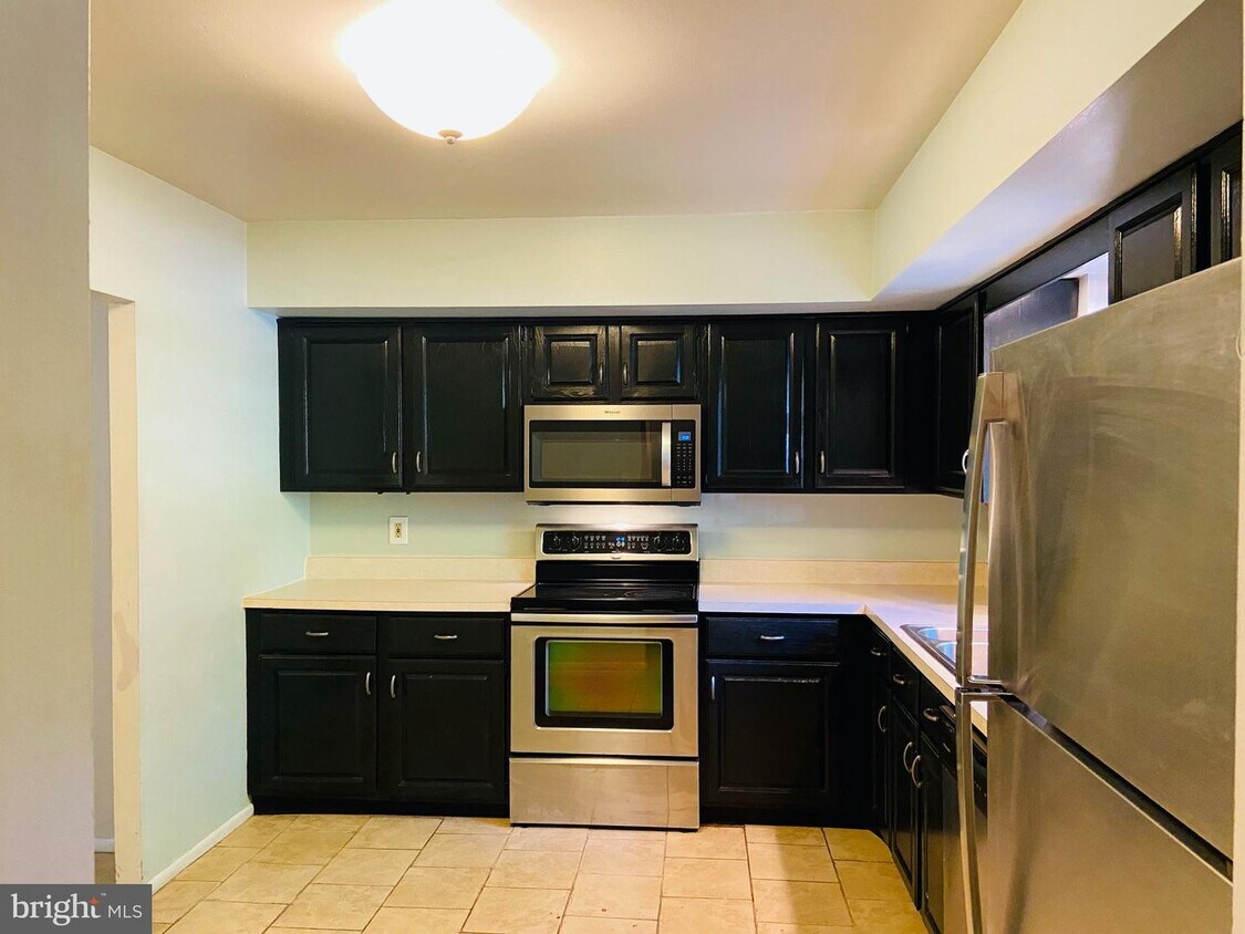 Primary Photo - 21 Cavendish Dr