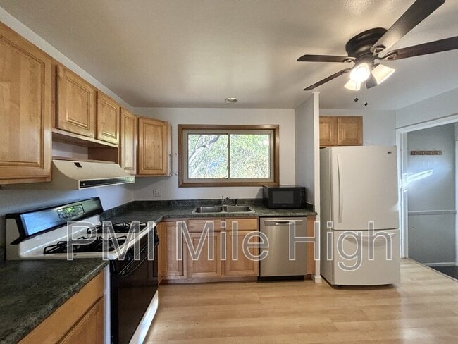 Building Photo - 2181 Phillips Dr